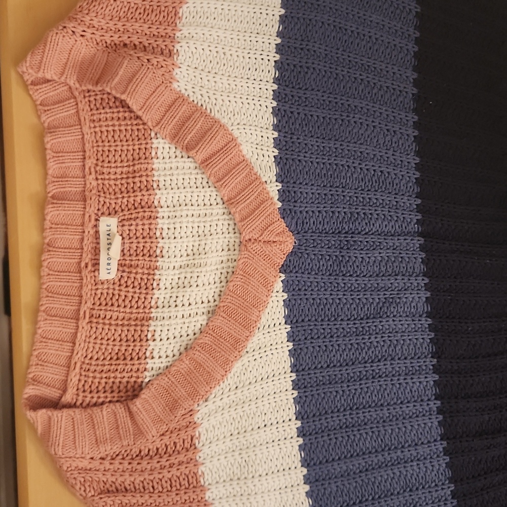 Aeropostale V Neck Long sleeve cable knit sweater Size M